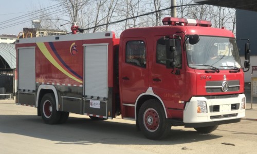 天錦5.5噸泡沫消防車