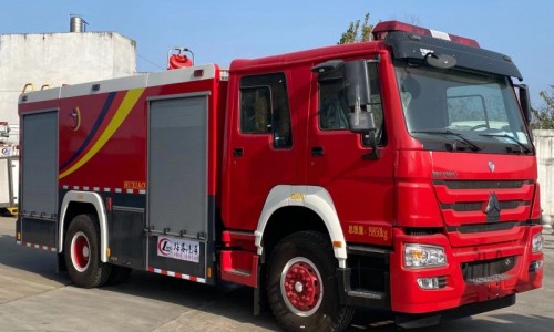 豪沃8噸水罐消防車