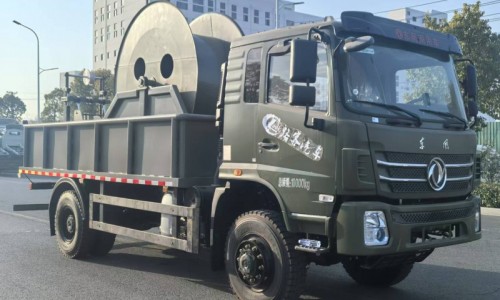 東風(fēng)四驅(qū)連管作業(yè)車