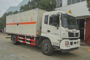 東風(fēng)天錦腐蝕性物品廂式運(yùn)輸車 