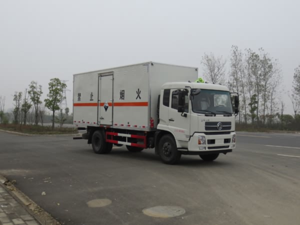 東風(fēng)天錦腐蝕性物品廂式運(yùn)輸車 