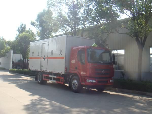 東風(fēng)天錦腐蝕性物品廂式運(yùn)輸車